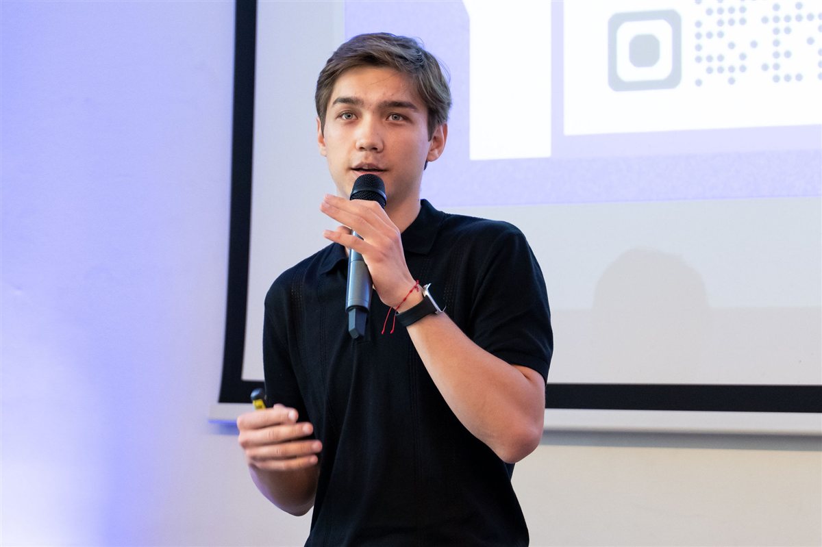 Pitching at a startup meetup in Vilnius